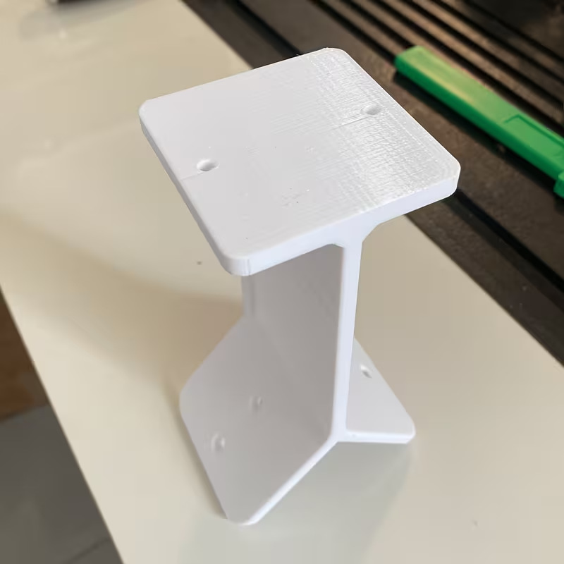 قطعة واحدة من حامل تركيب كامير - مراجعة Eufy Camera E220 وسعره